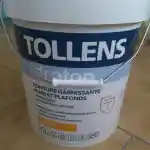 Les moments clés de l’aménagement de la chatterie | Présente un seau de peinture garnissante, spécifiquement conçue pour les murs et les plafonds. Elle est décrite comme ayant un fini satiné et contient 15 litres.